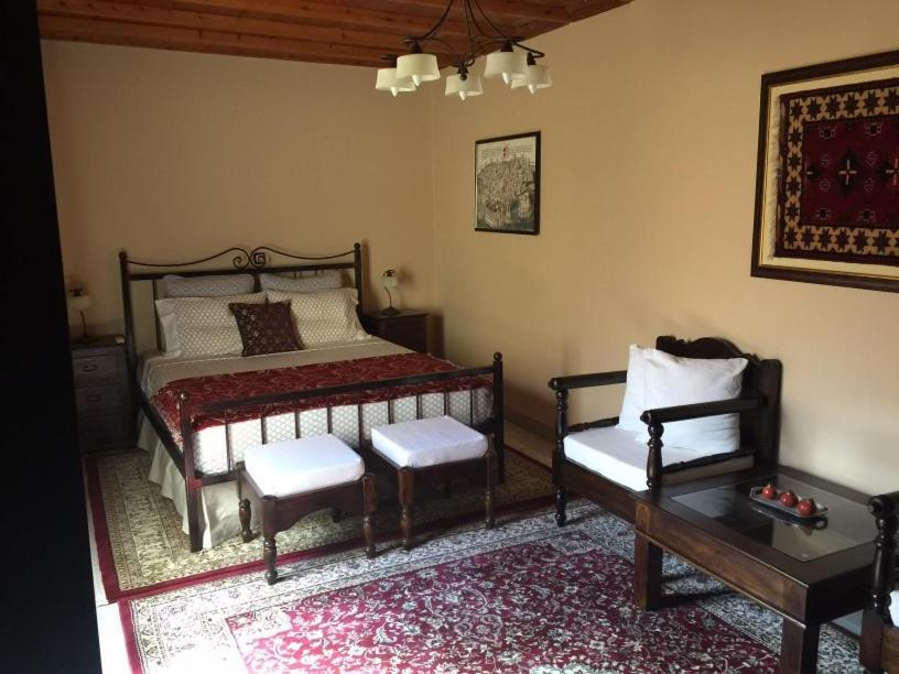 The Knight And The Pomegranate - Luxury Medieval Rhodes City