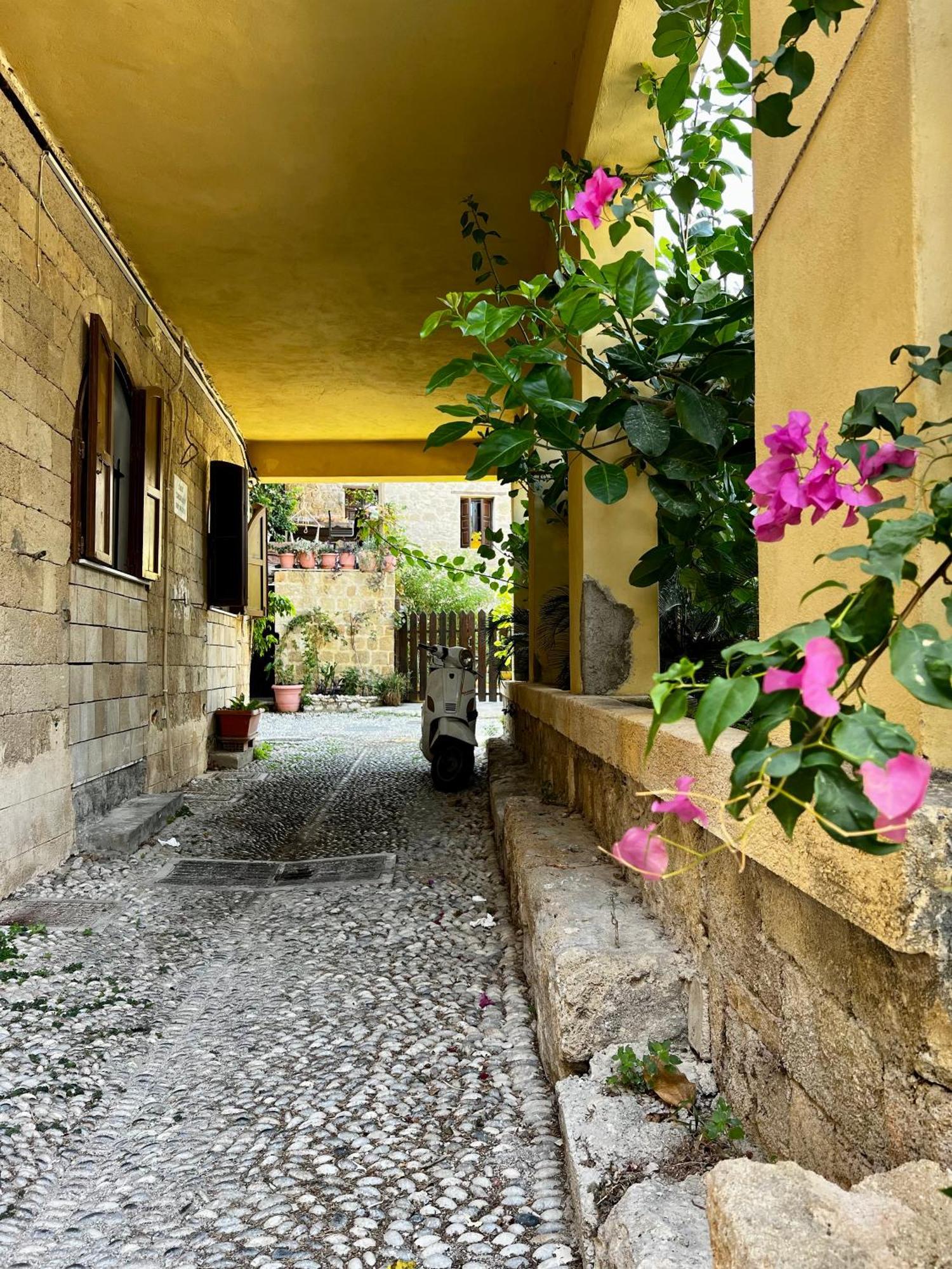 The Knight And The Pomegranate - Luxury Medieval Rhodes City
