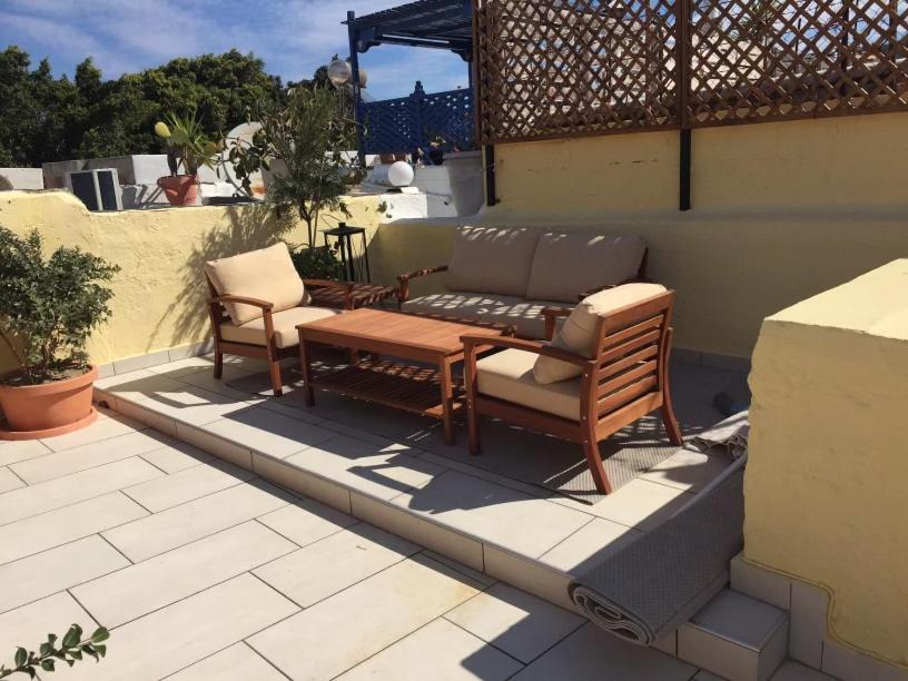 The Knight And The Pomegranate - Luxury Medieval Rhodes City