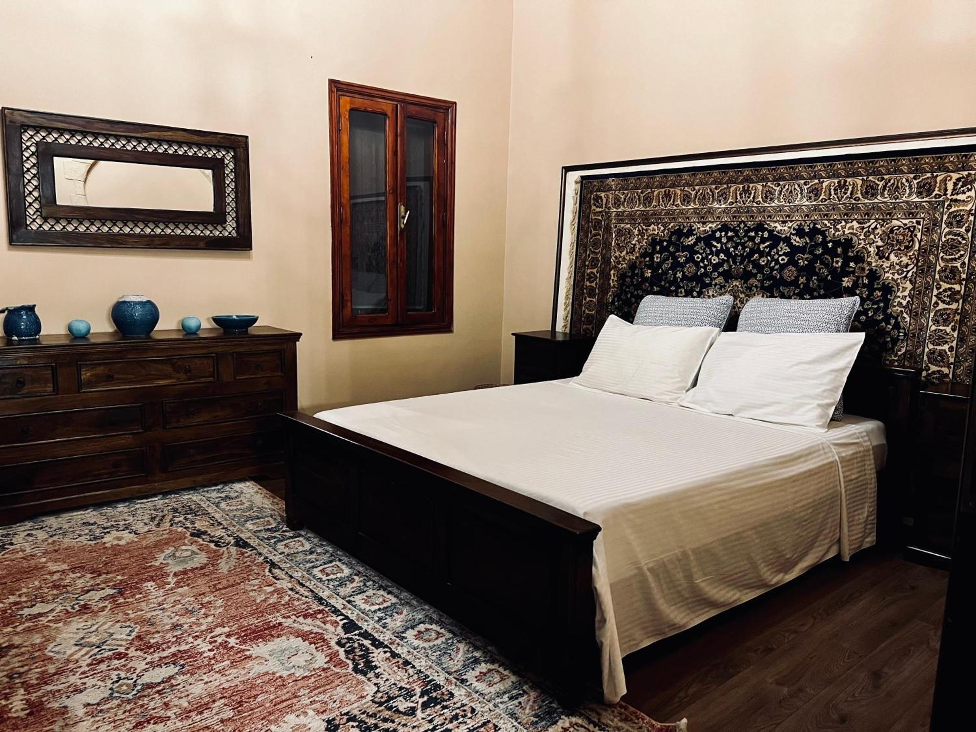 The Knight And The Pomegranate - Luxury Medieval * Rhodes City